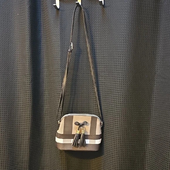 Stylish Black and White Crossbody Bag - Picture 2 of 7